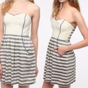 ⚓️ Kimchi Blue Cream and Navy Strapless Dress with Navy Piping